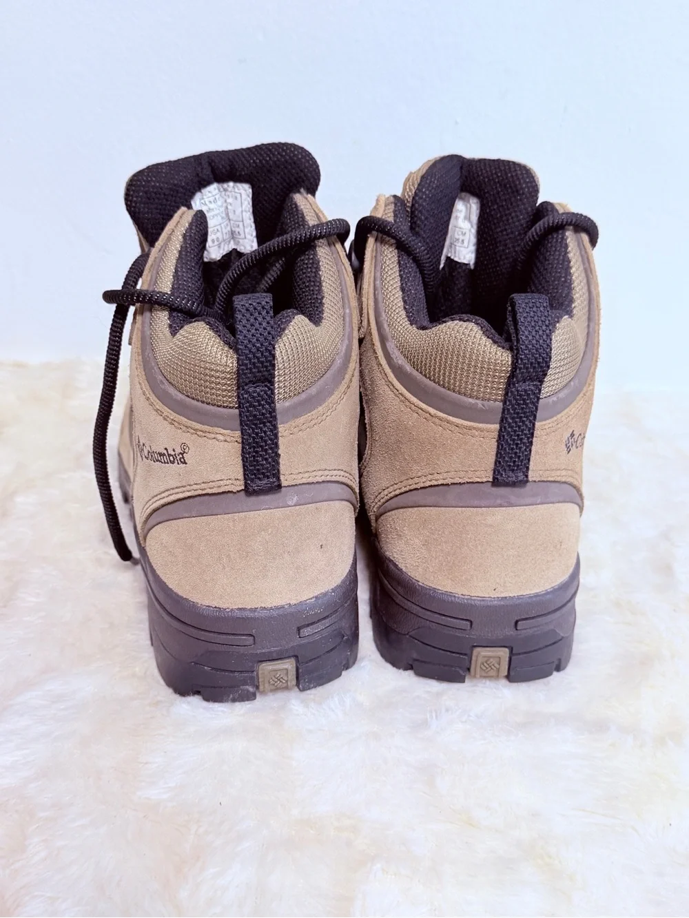 Columbia Men's Brown Suede Hiking Boots with Black Soles size 7